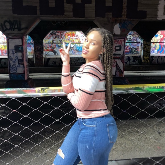 Meet your Posher, Donni 💕 - Picture 14 of 16